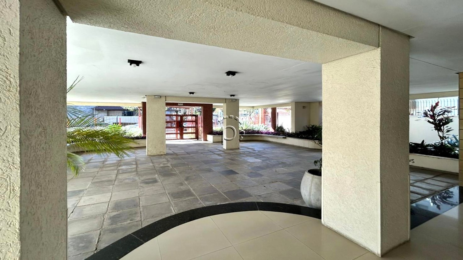 Apartamento à venda com 116m², 3 quartos, 1 suíte, 2 vagas no bairro Tristeza em Porto Alegre - Foto 2