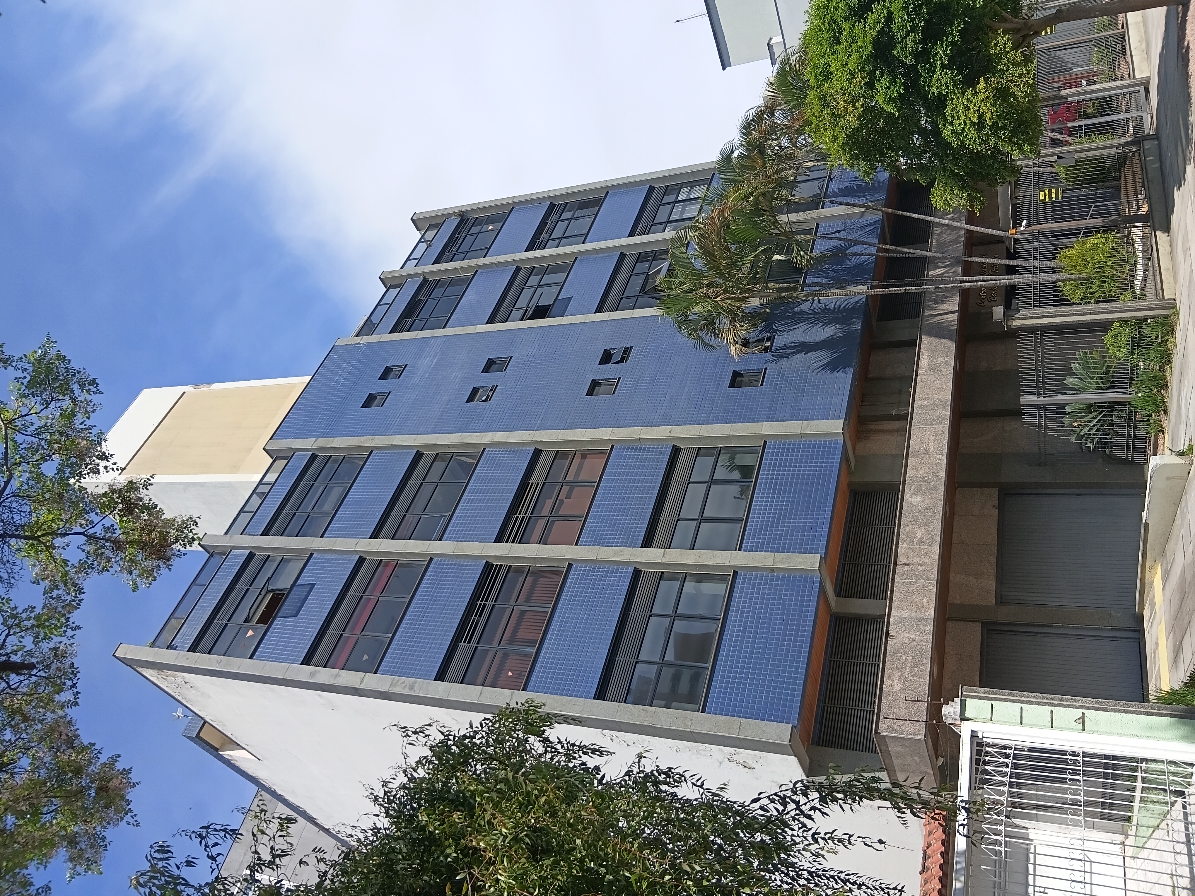 Sala à venda com 67m², 1 vaga no bairro Menino Deus em Porto Alegre