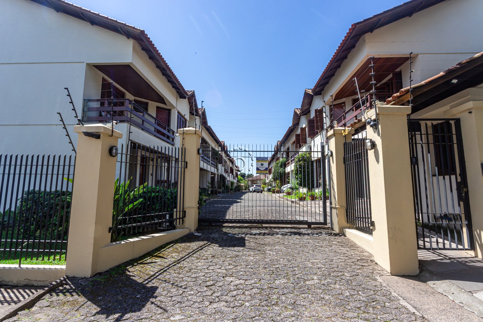 Casa em Condomínio à venda com 227m², 3 quartos, 1 suíte, 2 vagas no bairro Tristeza em Porto Alegre