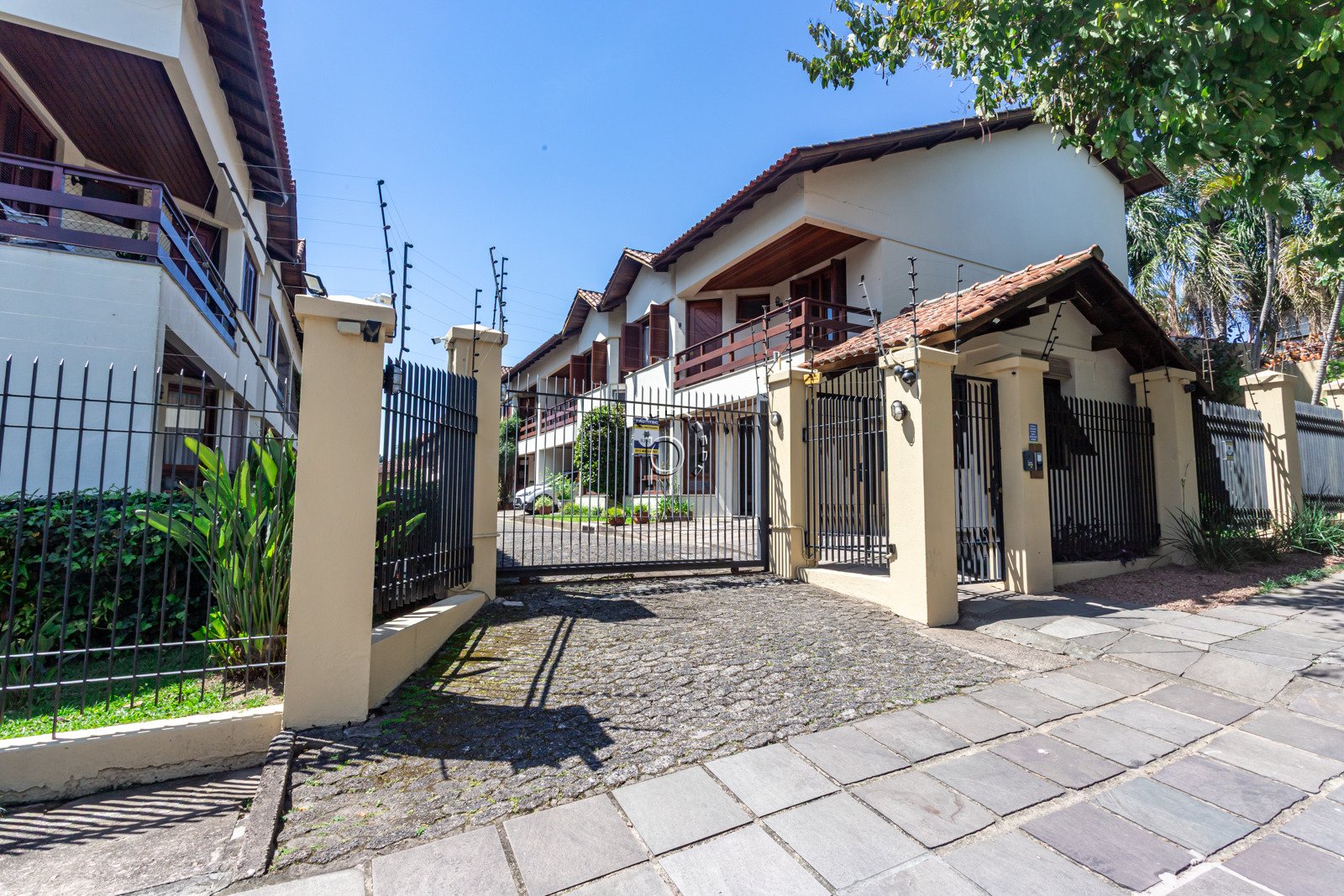Casa em Condomínio à venda com 227m², 3 quartos, 1 suíte, 2 vagas no bairro Tristeza em Porto Alegre - Foto 2
