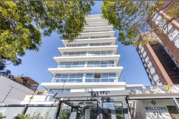 Apartamento à venda com 130m², 3 quartos, 1 suíte, 4 vagas no bairro Petrópolis em Porto Alegre