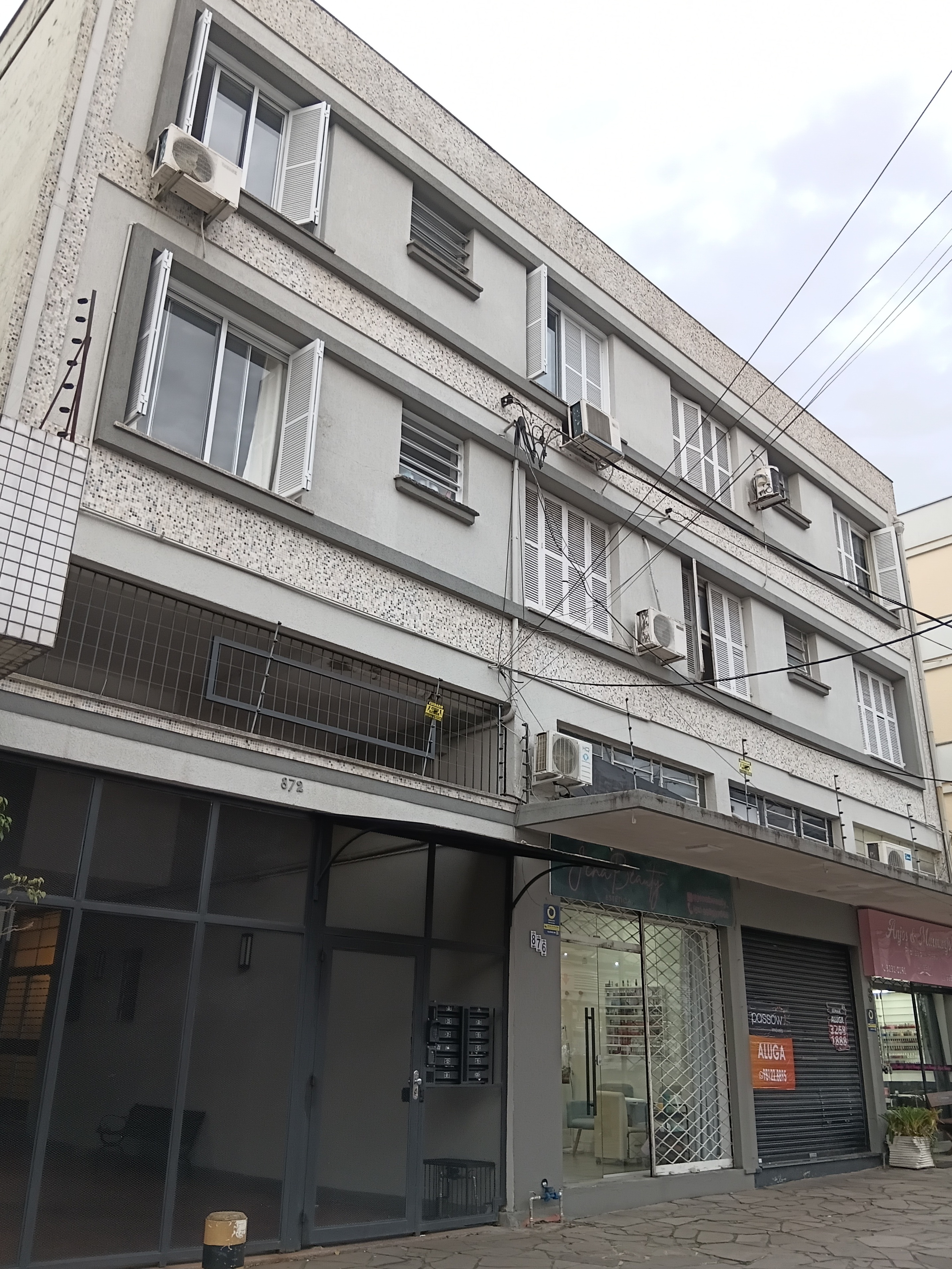 Loja para alugar com 48m² no bairro Menino Deus em Porto Alegre