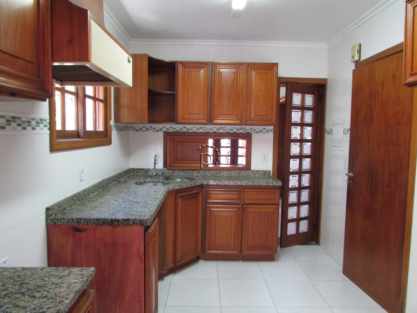 Casa em Condomínio à venda com 307m², 5 quartos, 2 suítes, 3 vagas no bairro Pedra Redonda em Porto Alegre - Foto 5