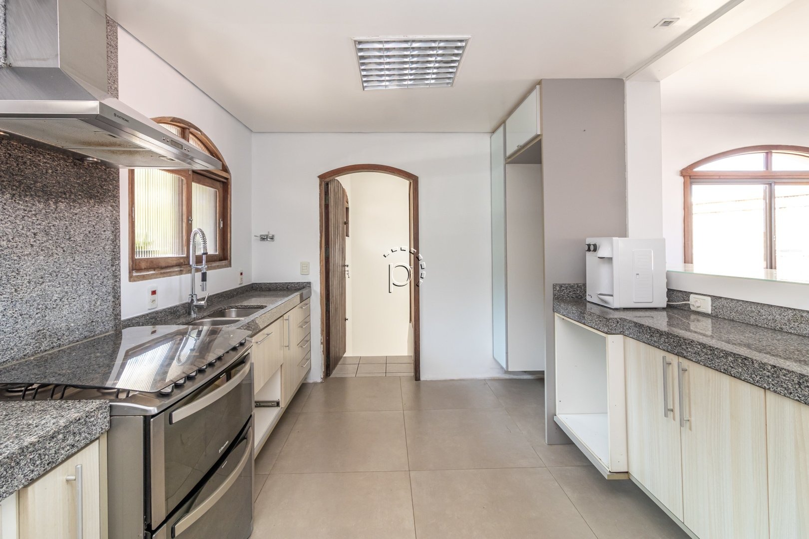 Casa à venda com 648m², 5 quartos, 5 suítes, 2 vagas no bairro Setimo Céu em Porto Alegre - Foto 4