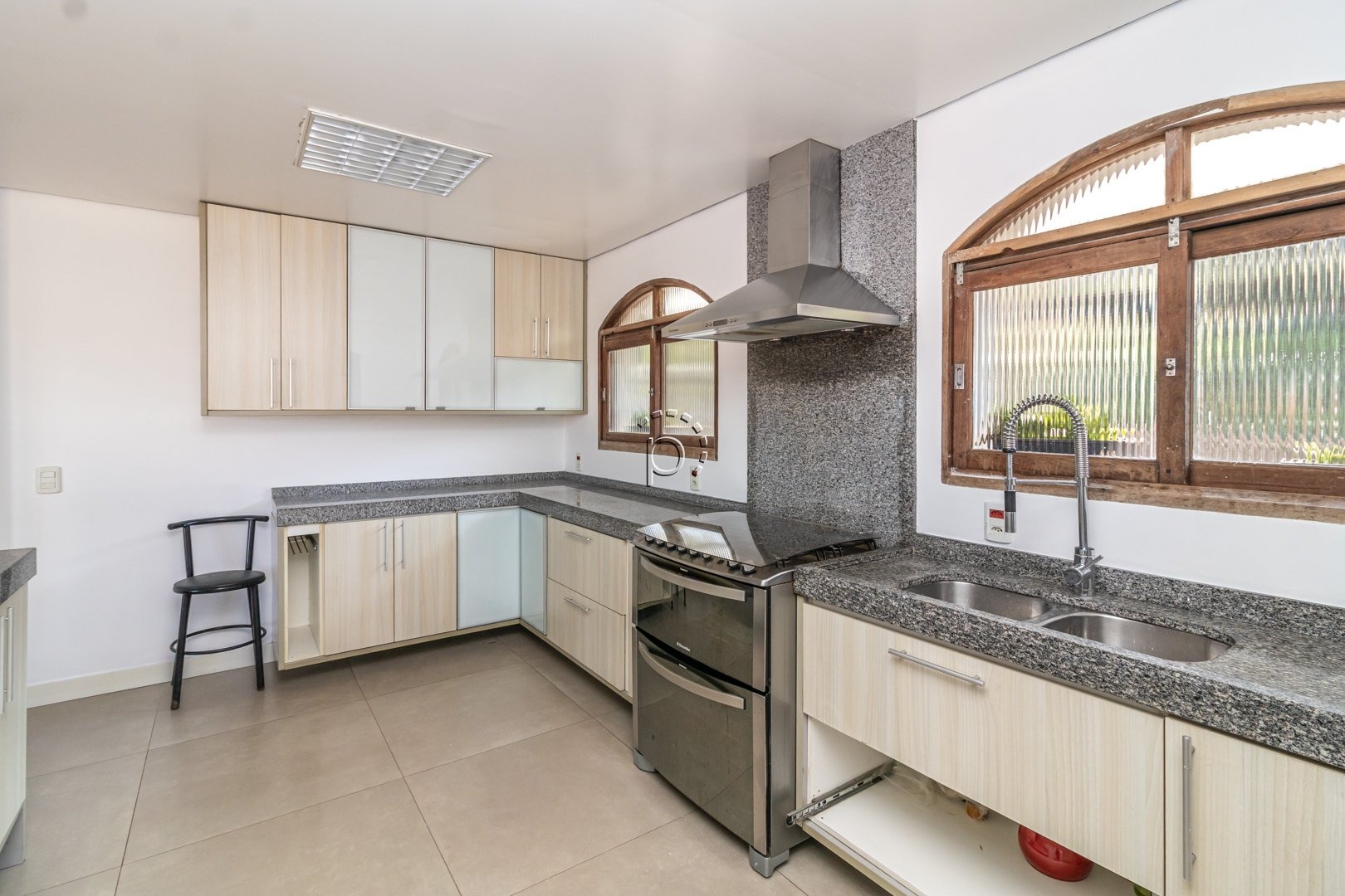 Casa à venda com 648m², 5 quartos, 5 suítes, 2 vagas no bairro Setimo Céu em Porto Alegre - Foto 5