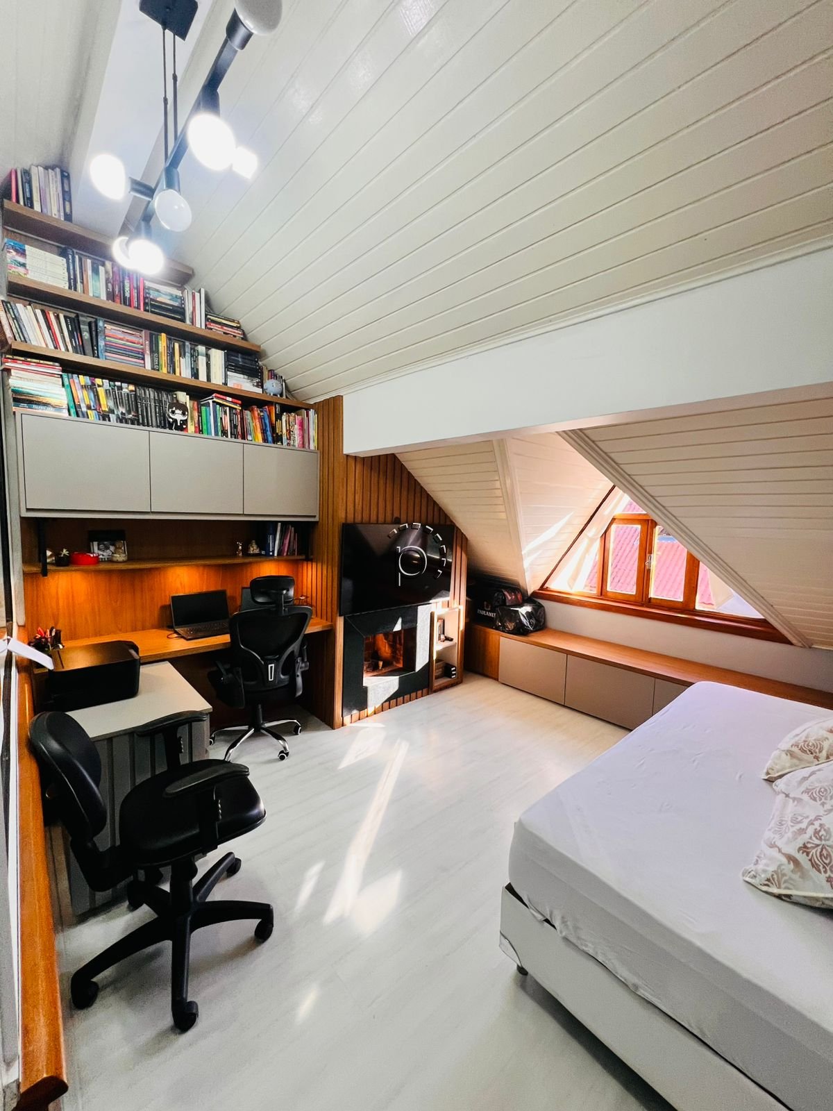 Casa em Condomínio à venda com 197m², 3 quartos, 2 vagas no bairro Guarujá em Porto Alegre - Foto 18