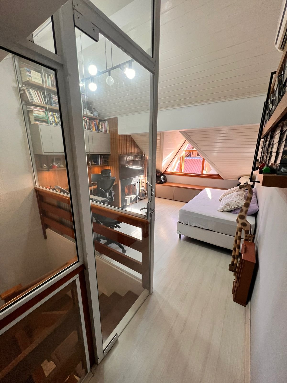 Casa em Condomínio à venda com 197m², 3 quartos, 2 vagas no bairro Guarujá em Porto Alegre - Foto 21