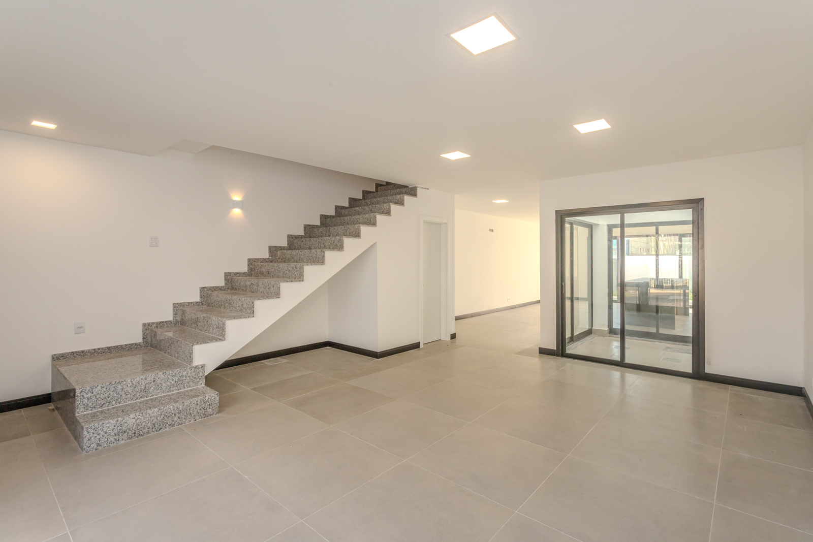 Casa para alugar com 165m², 3 quartos, 2 vagas no bairro Ipanema em Porto Alegre - Foto 8