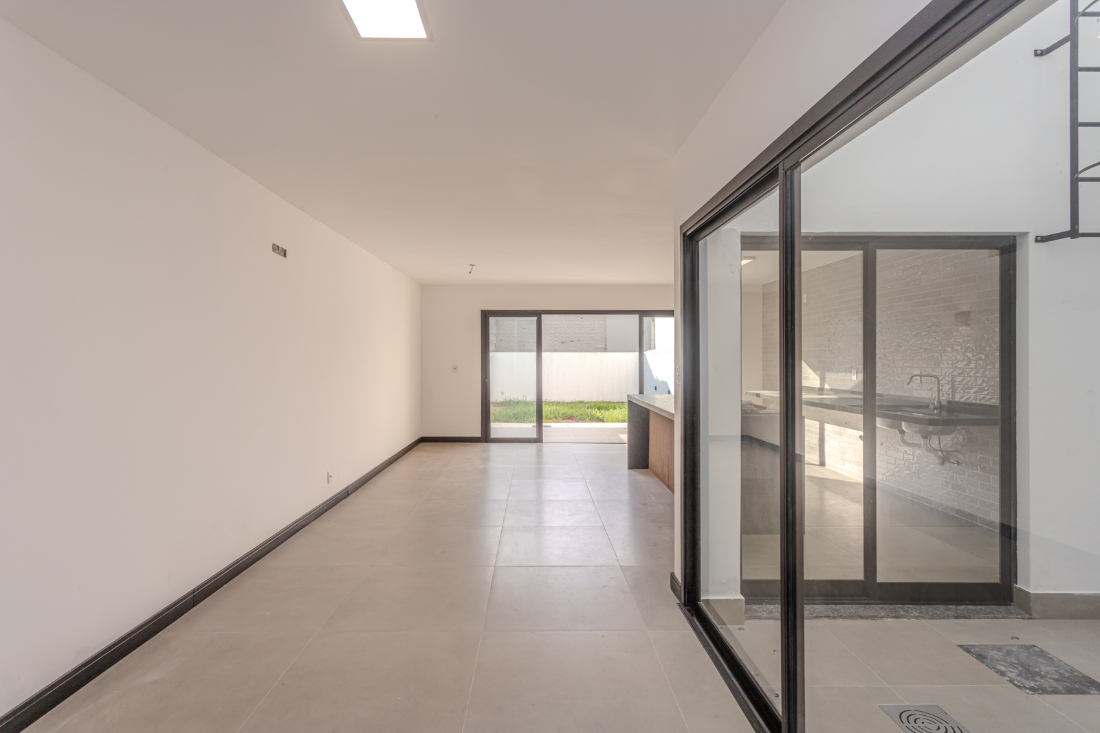 Casa para alugar com 165m², 3 quartos, 2 vagas no bairro Ipanema em Porto Alegre - Foto 11