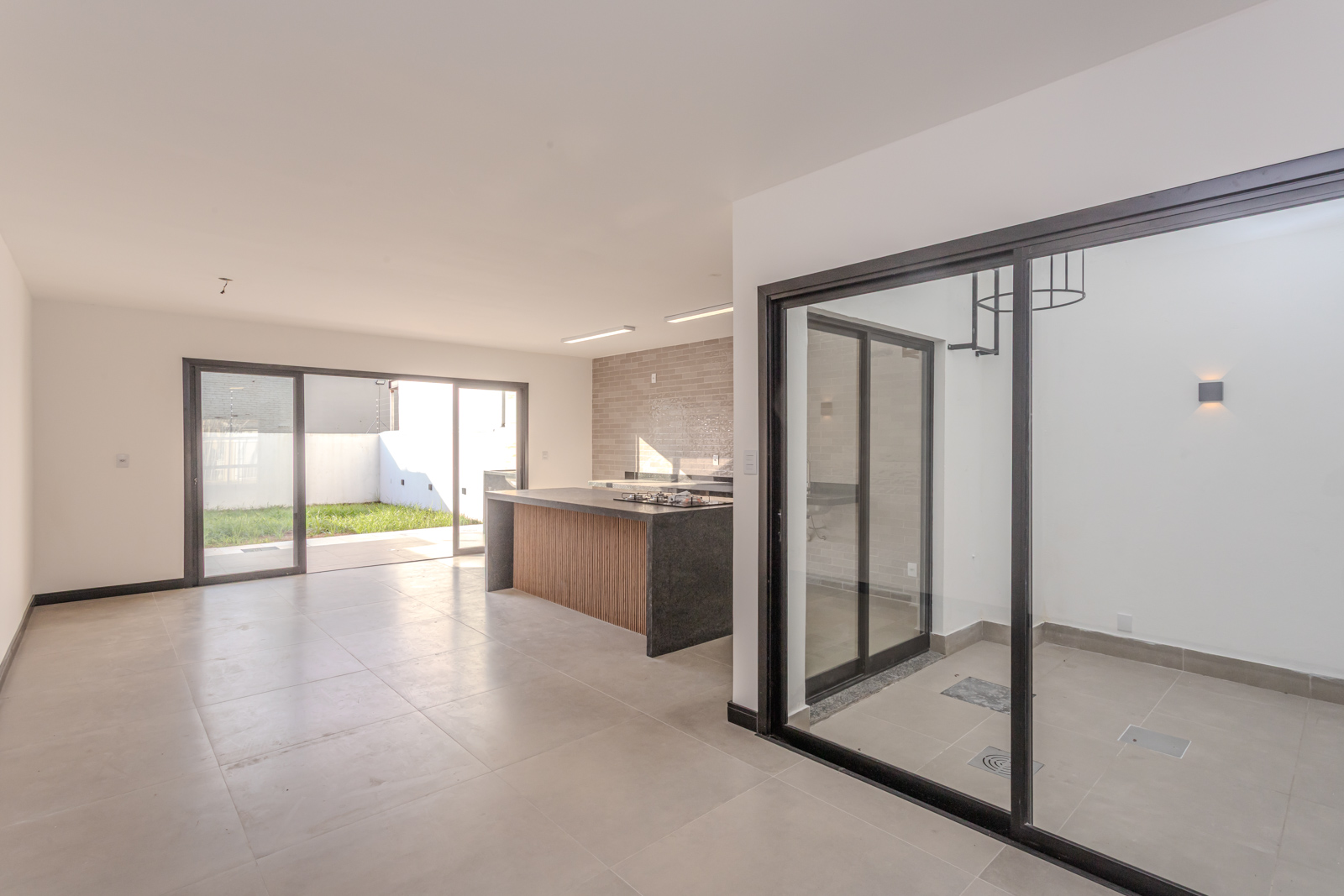Casa para alugar com 165m², 3 quartos, 2 vagas no bairro Ipanema em Porto Alegre - Foto 12