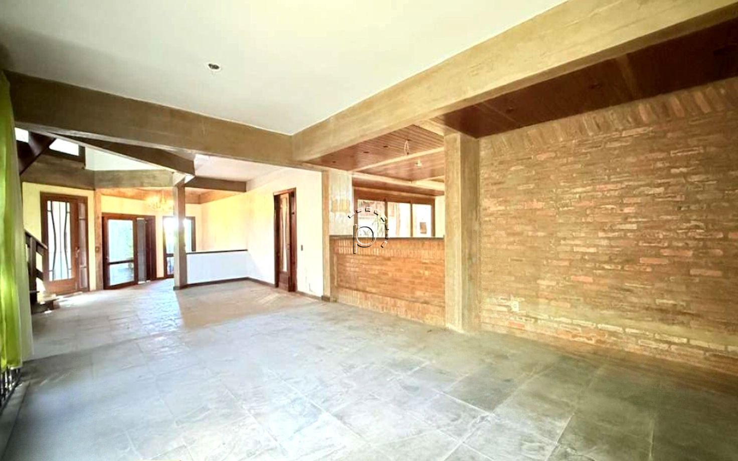 Casa à venda com 300m², 5 quartos, 3 suítes, 2 vagas no bairro Vila Assunção em Porto Alegre - Foto 2