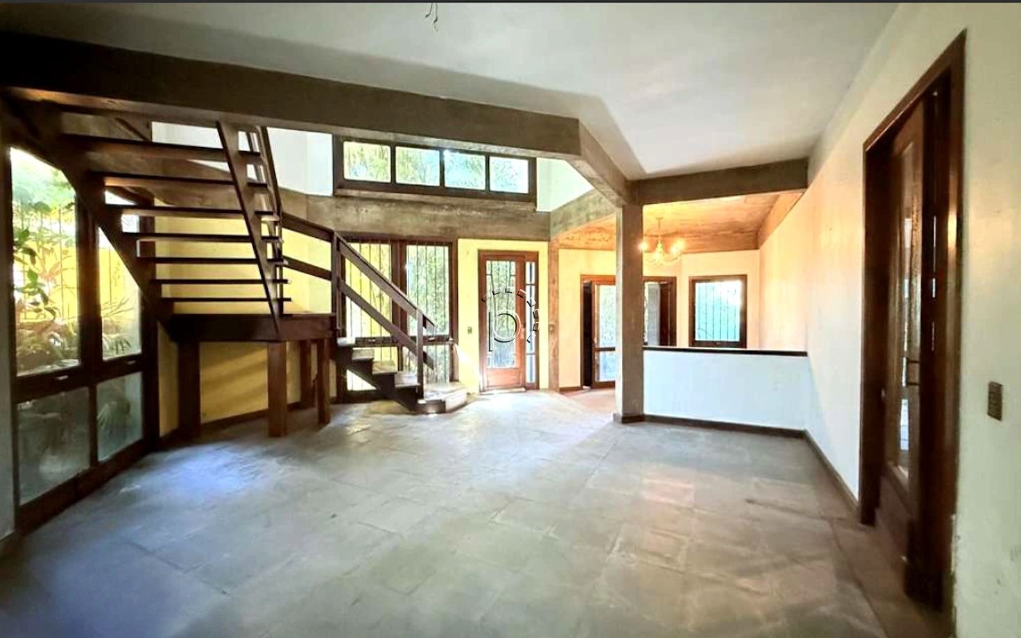 Casa à venda com 300m², 5 quartos, 3 suítes, 2 vagas no bairro Vila Assunção em Porto Alegre