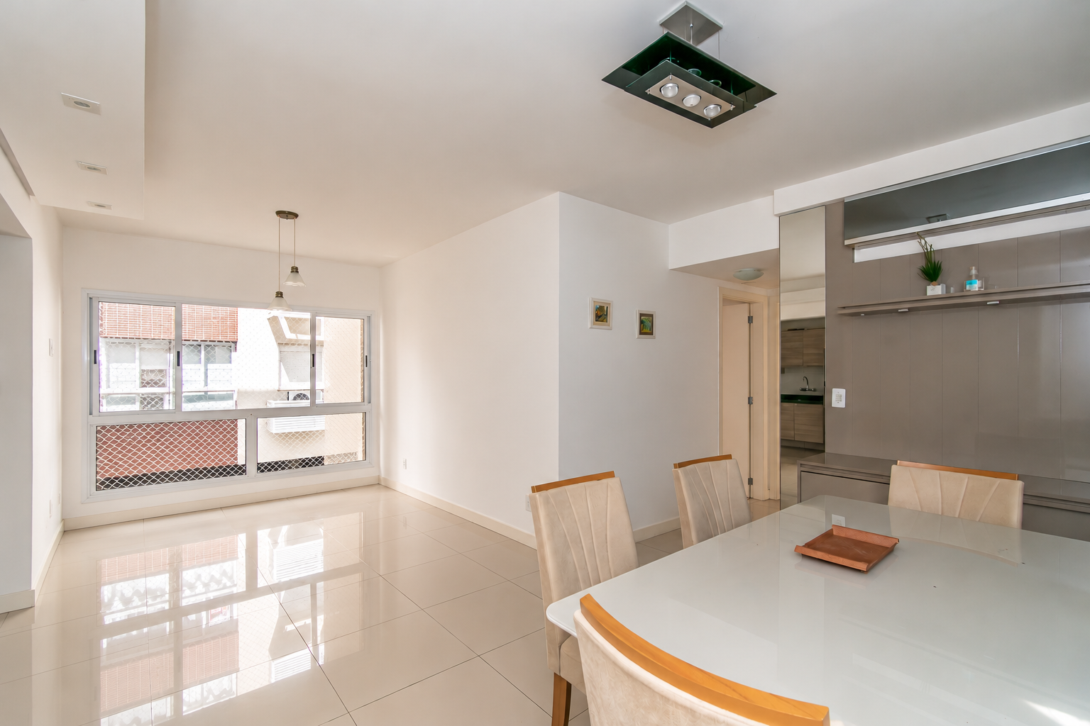 Apartamento à venda com 69m², 2 quartos, 1 vaga no bairro Tristeza em Porto Alegre
