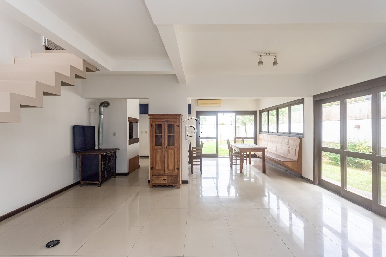 Casa em Condomínio à venda com 174m², 3 quartos, 1 suíte, 2 vagas no bairro Hípica em Porto Alegre