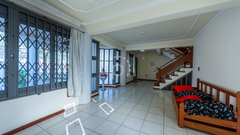 Casa à venda com 500m², 4 quartos, 3 suítes, 4 vagas no bairro Vila Assunção em Porto Alegre - Foto 2