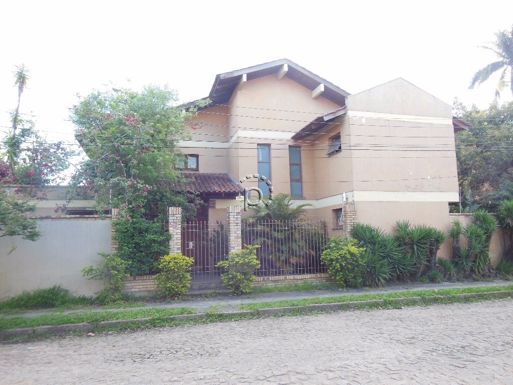 Casa à venda com 220m², 3 quartos, 1 suíte, 3 vagas no bairro Tristeza em Porto Alegre