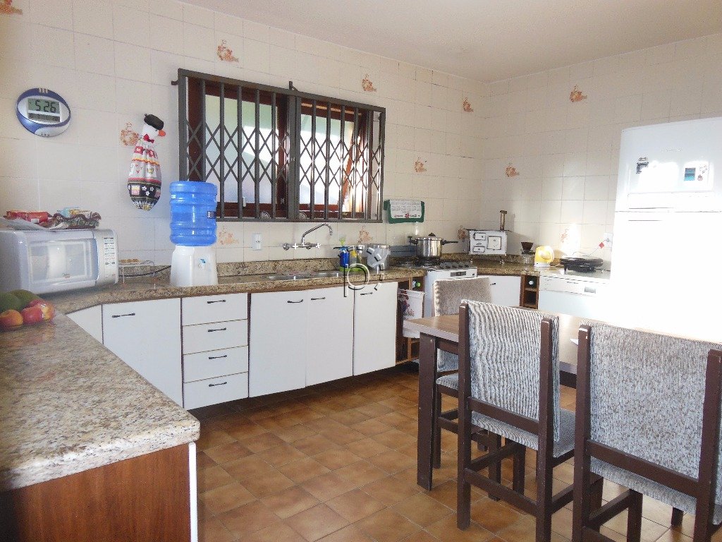 Casa à venda com 220m², 3 quartos, 1 suíte, 3 vagas no bairro Tristeza em Porto Alegre - Foto 5