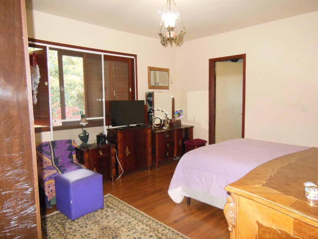 Casa à venda com 220m², 3 quartos, 1 suíte, 3 vagas no bairro Tristeza em Porto Alegre - Foto 9