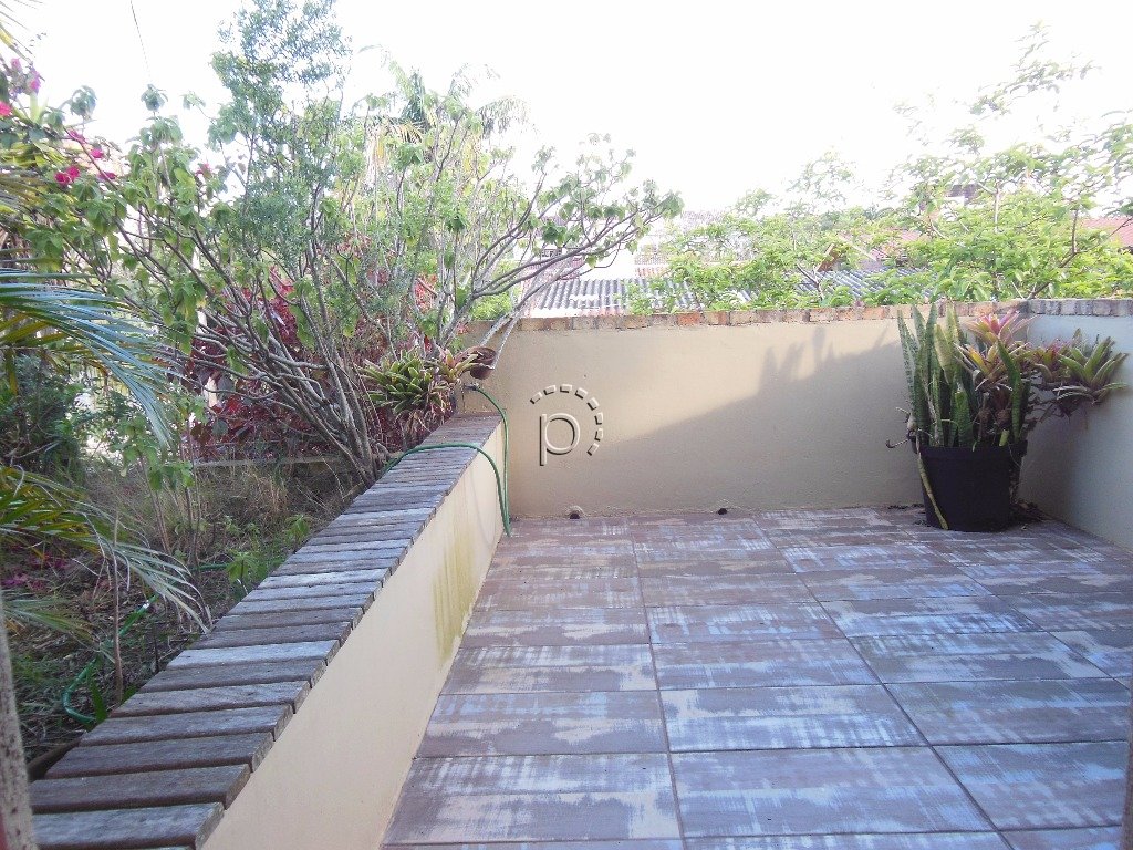 Casa à venda com 220m², 3 quartos, 1 suíte, 3 vagas no bairro Tristeza em Porto Alegre - Foto 16