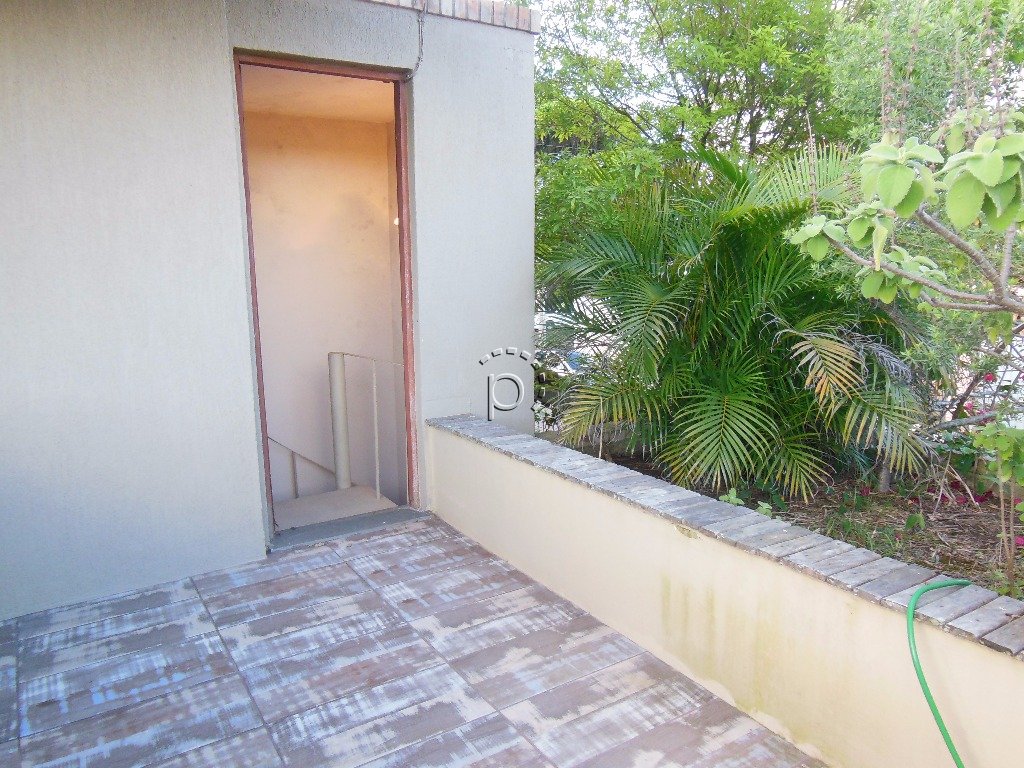 Casa à venda com 220m², 3 quartos, 1 suíte, 3 vagas no bairro Tristeza em Porto Alegre - Foto 17