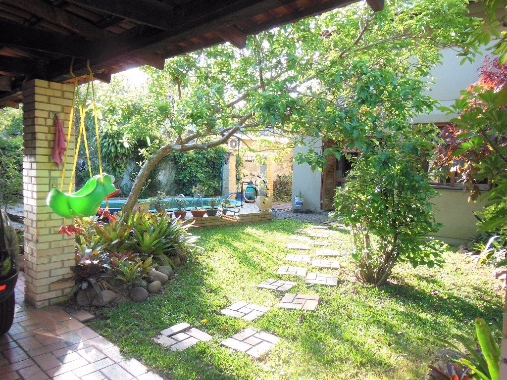 Casa à venda com 220m², 3 quartos, 1 suíte, 3 vagas no bairro Tristeza em Porto Alegre - Foto 21