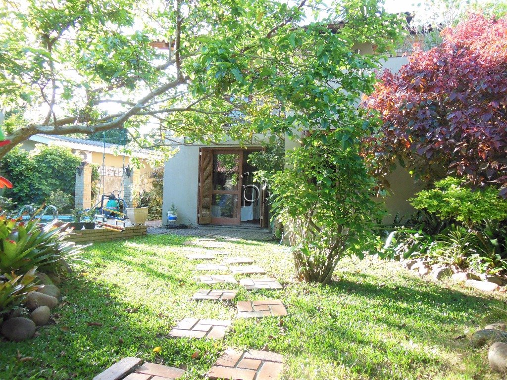 Casa à venda com 220m², 3 quartos, 1 suíte, 3 vagas no bairro Tristeza em Porto Alegre - Foto 24