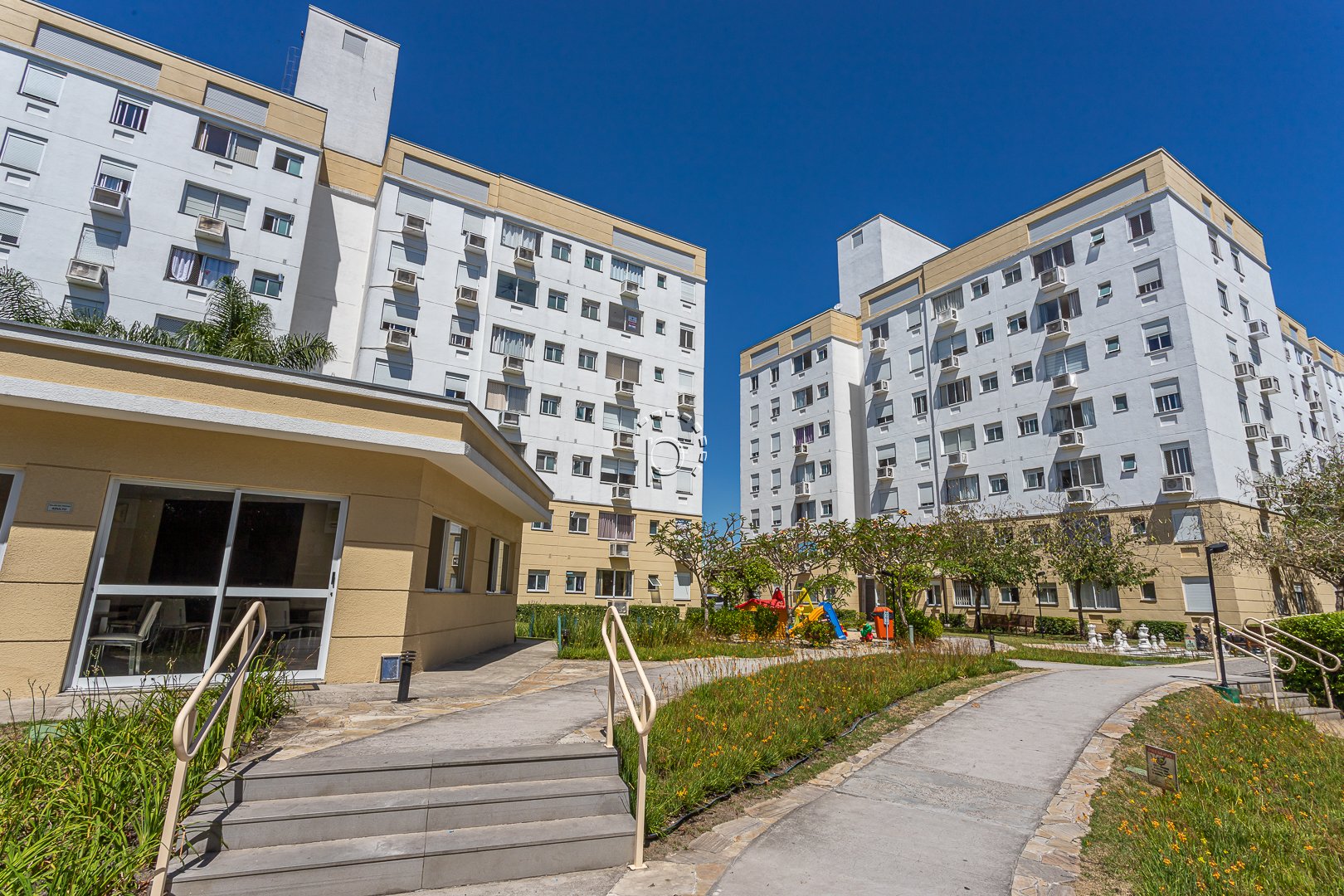 Apartamento à venda com 46m², 2 quartos, 1 vaga no bairro Cristal em Porto Alegre