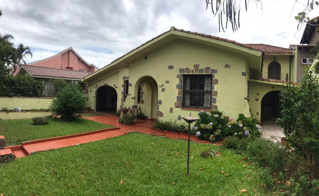 Casa à venda com 316m², 4 quartos, 3 suítes, 2 vagas no bairro Vila Assunção em Porto Alegre - Foto 2