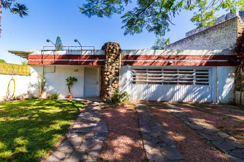 Casa à venda com 270m², 4 quartos, 1 suíte, 4 vagas no bairro Jardim Isabel em Porto Alegre