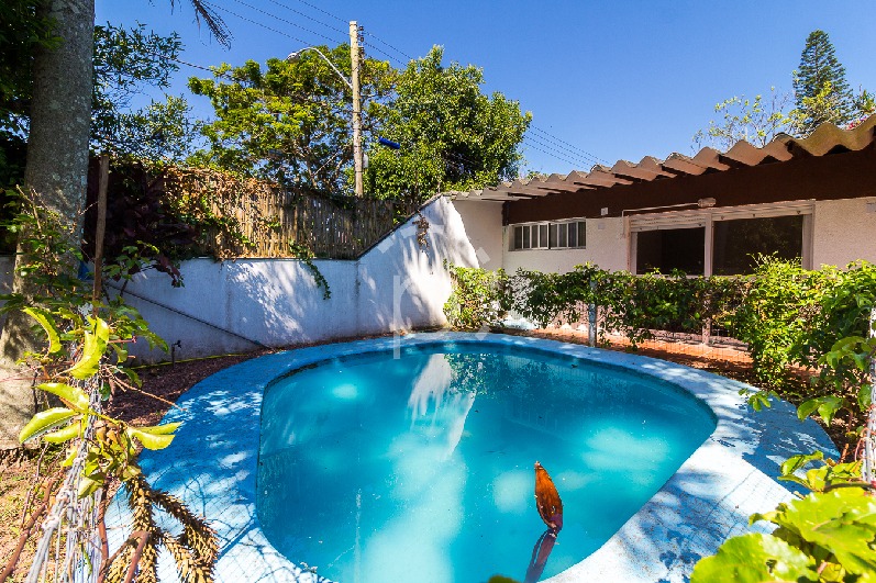 Casa à venda com 270m², 4 quartos, 1 suíte, 4 vagas no bairro Jardim Isabel em Porto Alegre - Foto 2