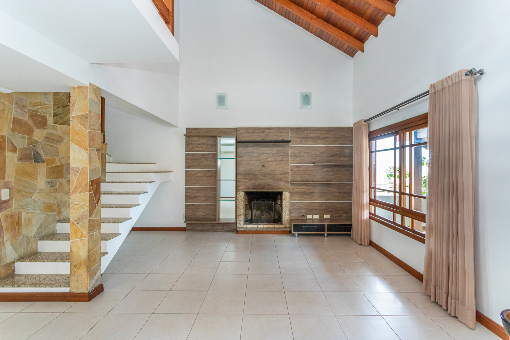 Casa em Condomínio à venda com 179m², 3 quartos, 3 suítes, 4 vagas no bairro Hípica em Porto Alegre