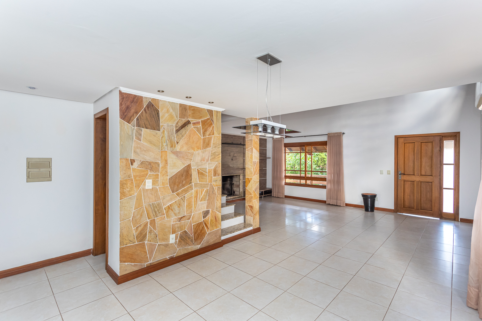 Casa em Condomínio à venda com 179m², 3 quartos, 3 suítes, 4 vagas no bairro Hípica em Porto Alegre - Foto 1