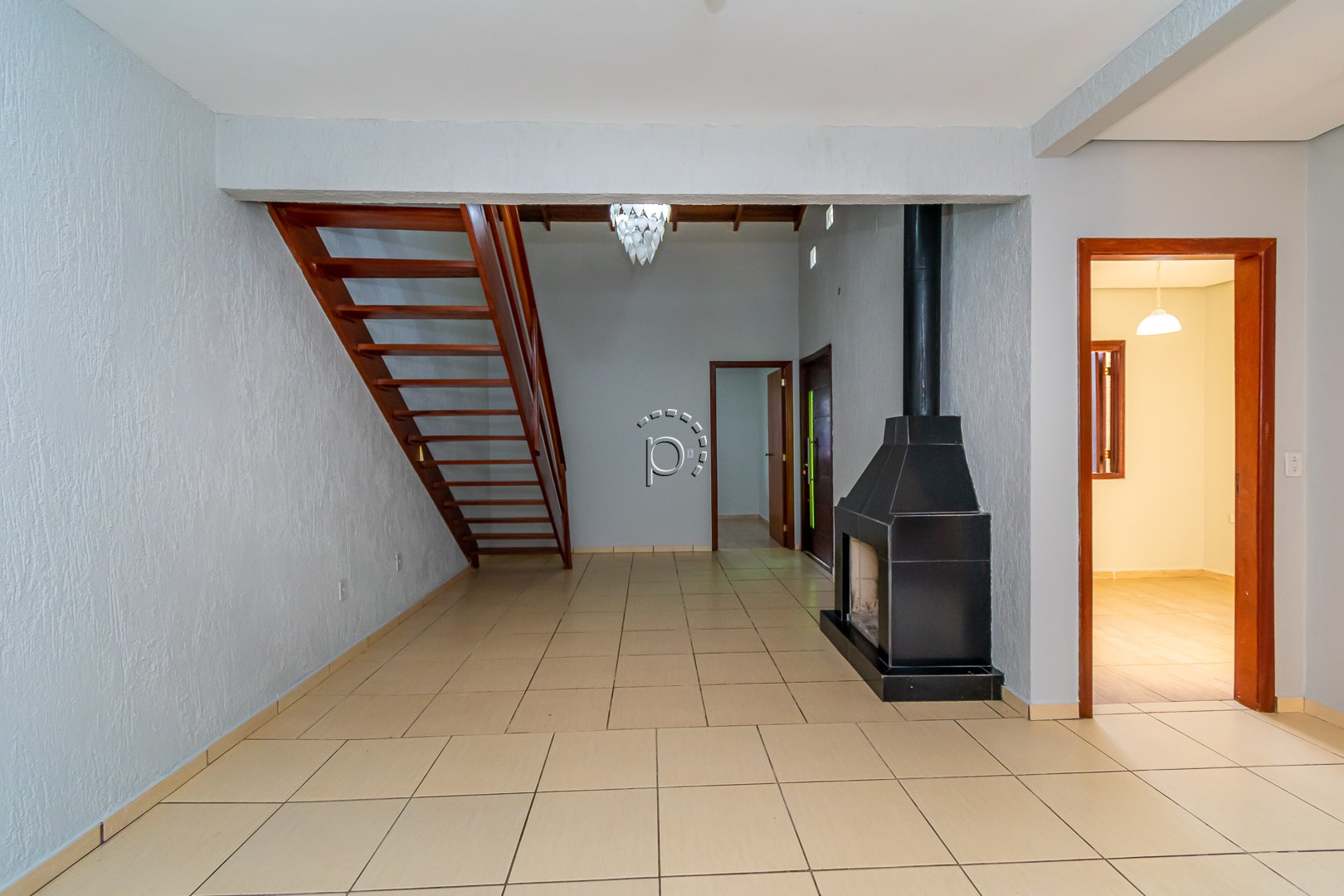 Casa à venda com 101m², 3 quartos, 1 suíte, 2 vagas no bairro Hípica em Porto Alegre