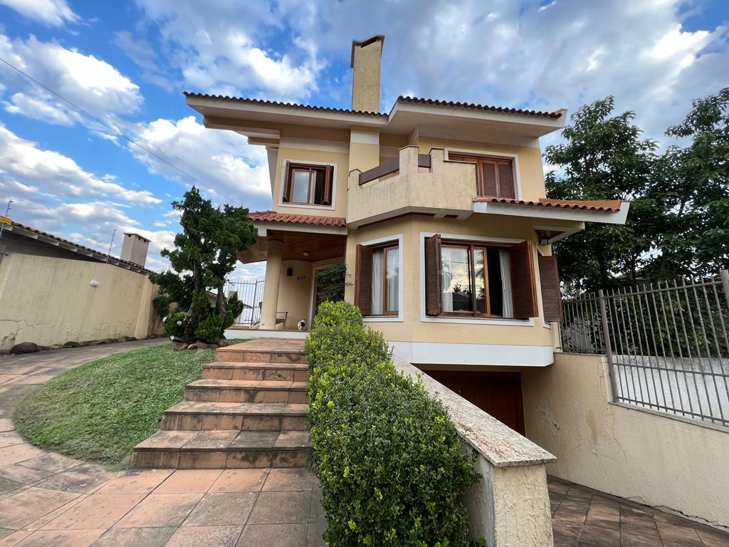 Casa à venda com 450m², 4 quartos, 4 suítes, 4 vagas no bairro Vila Assunção em Porto Alegre